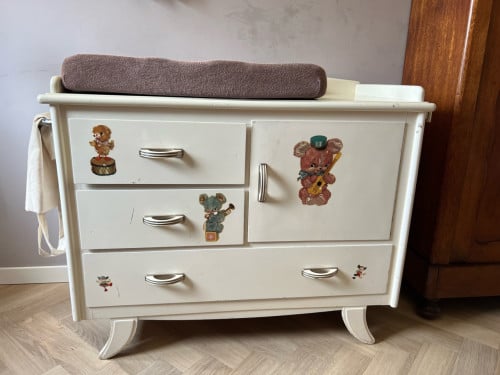 Retro commode