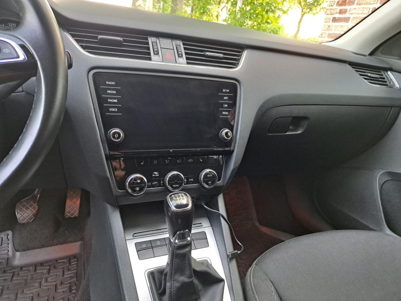 Auto skoda octavia 1.5tsi benzine 2020bj