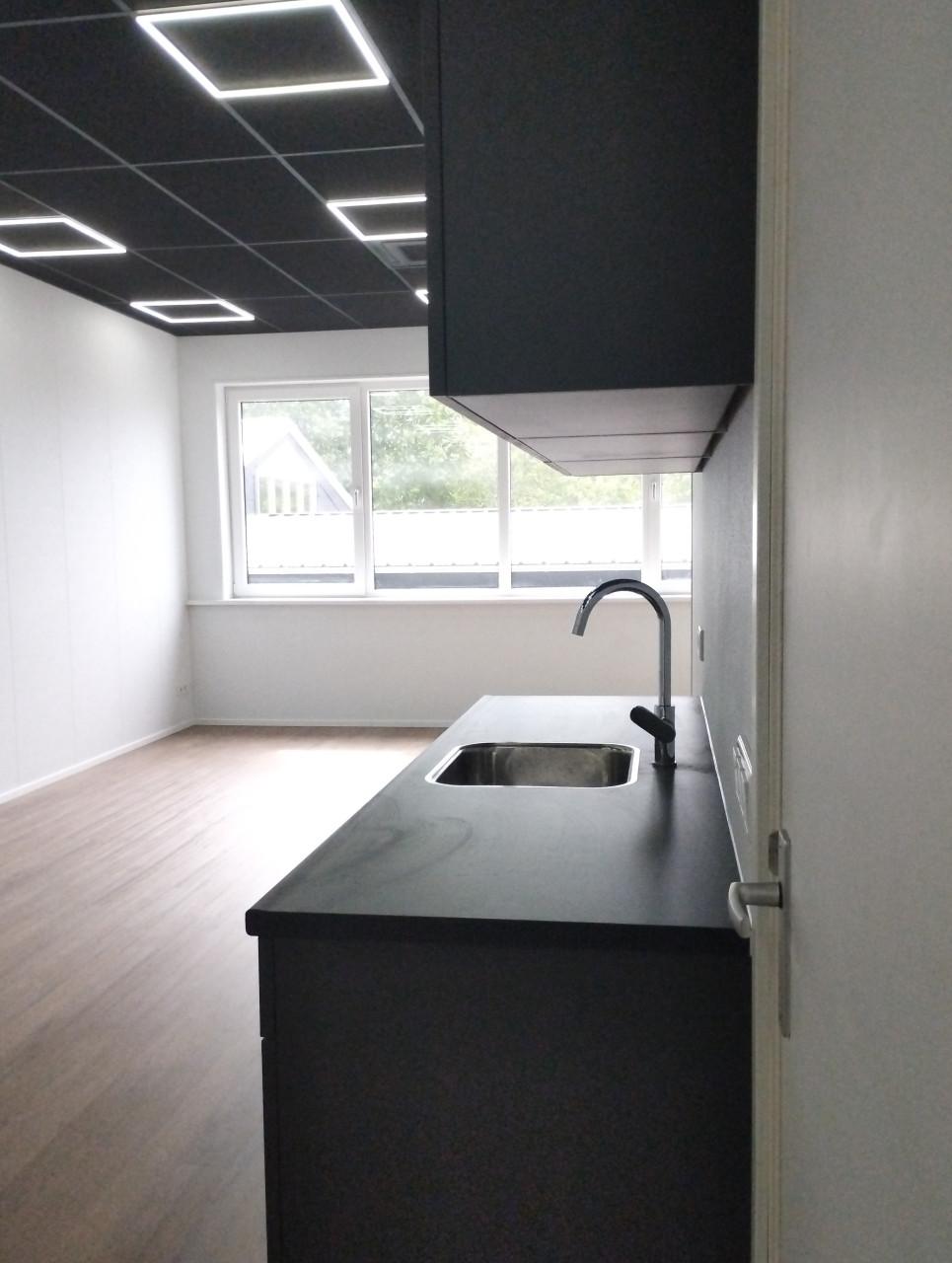 Te huur: bedrijfsruimte / kantoor / werkplaats / magazijn