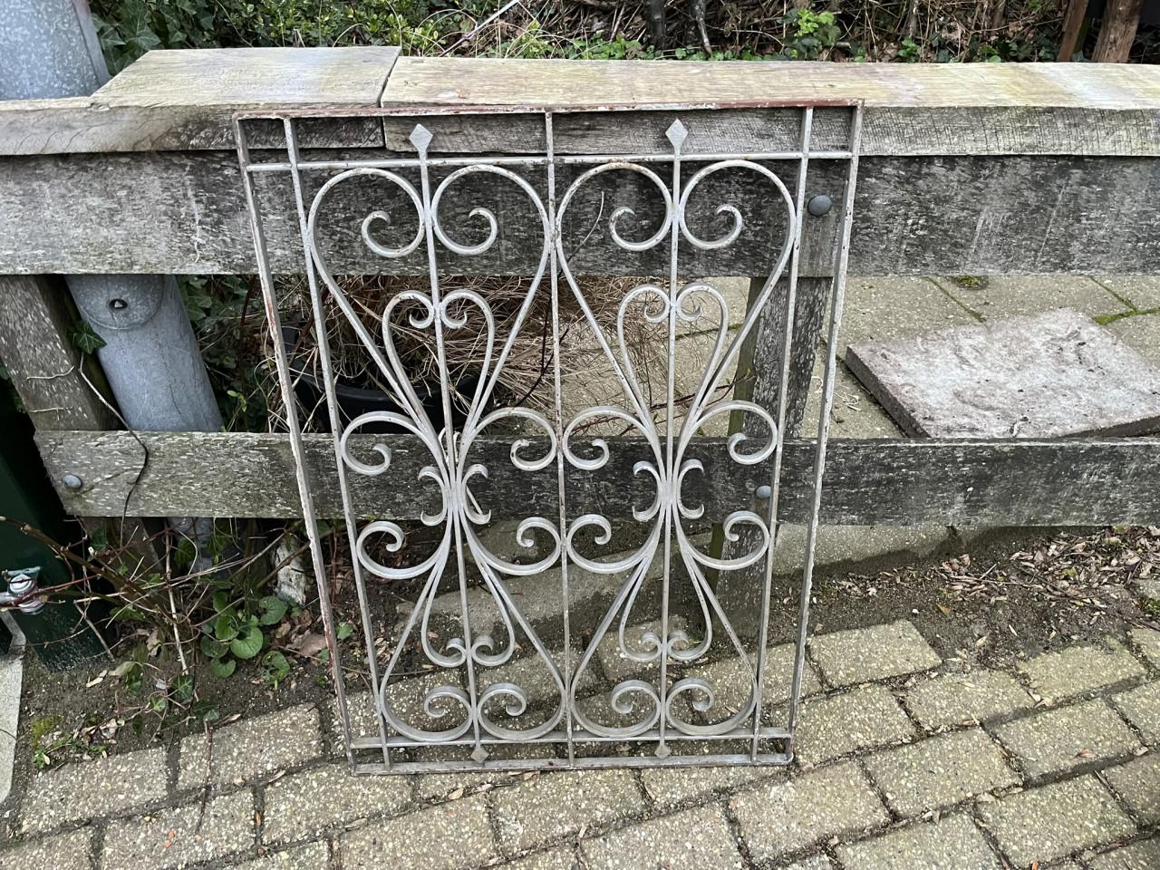 Ornamenten, Raamframe Sierwerk metaal