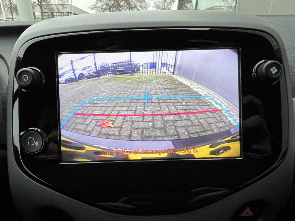 Toyota Aygo 1.0 vvt-i x-first cabrio | subwoofer | instaplijsten| uitlaatsi