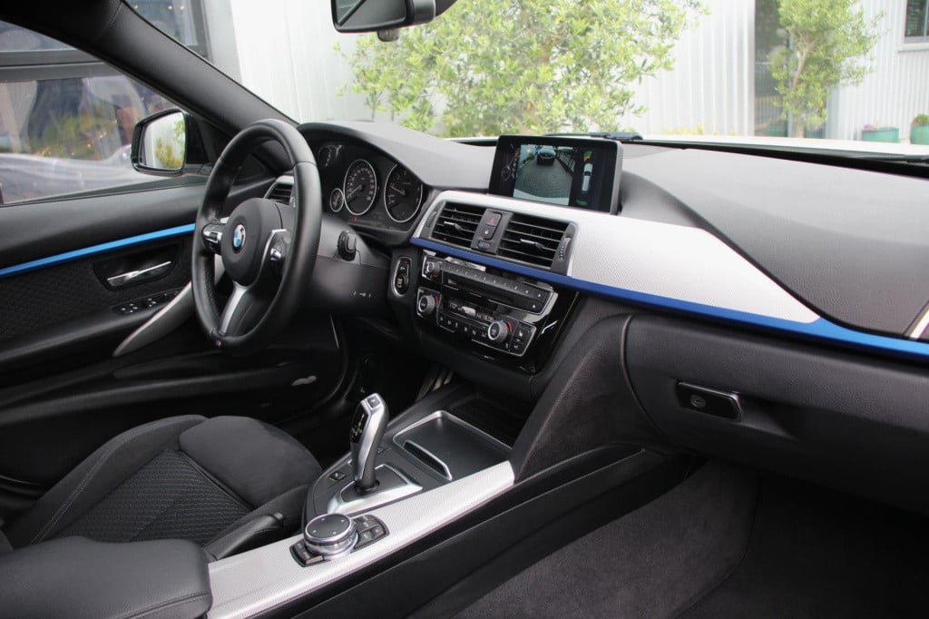 BMW 3-serie touring 318i m sport edition aut. - navi groot - adap led - pdc