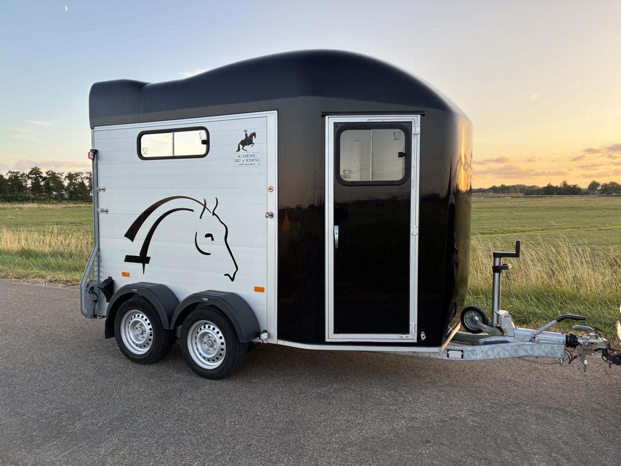 Als nieuwe  Cheval Liberte Gold 3 met zadelkamer, klep/deur en camera