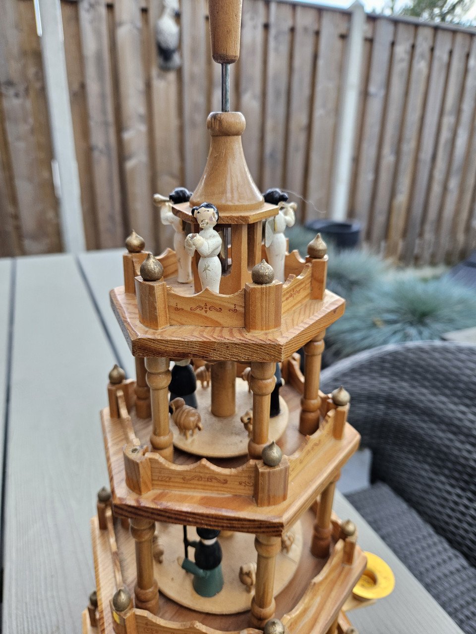 Prachtige grote duitse houten kerstpiramide afkomstig uit het ertsgebergte