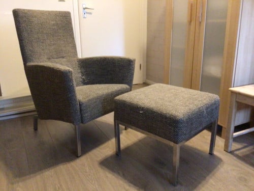 Comfortabele stoel met hocker