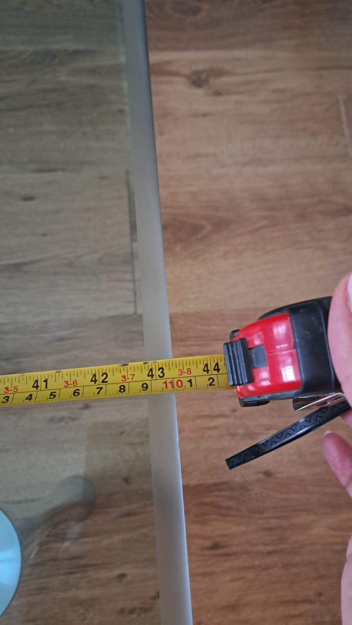 Gratis Mooie grote vierkante glazen salontafel ophalen in Vlissingen