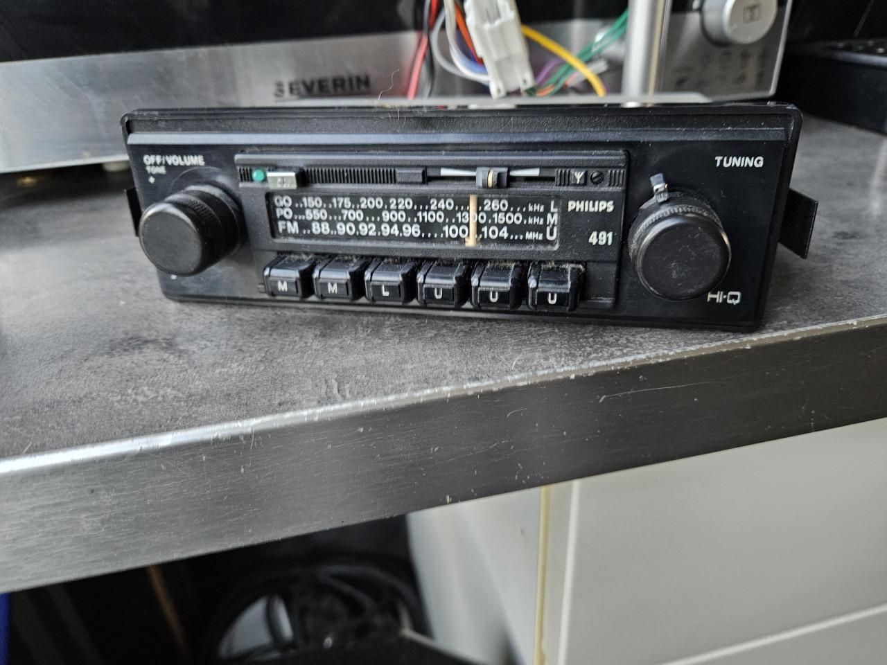 Werkend mooi oldtimer Philips 22 AN 491 autoradio...