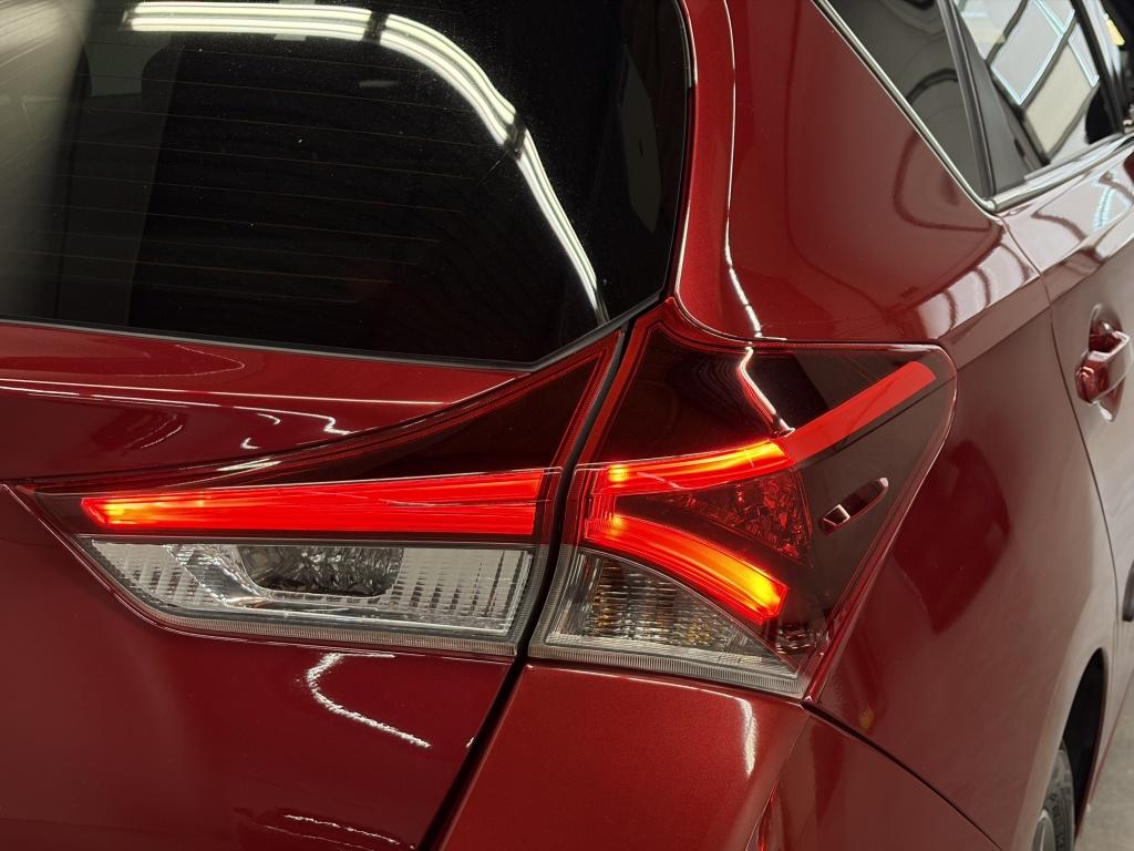 Toyota Auris 1.2t volcano edition