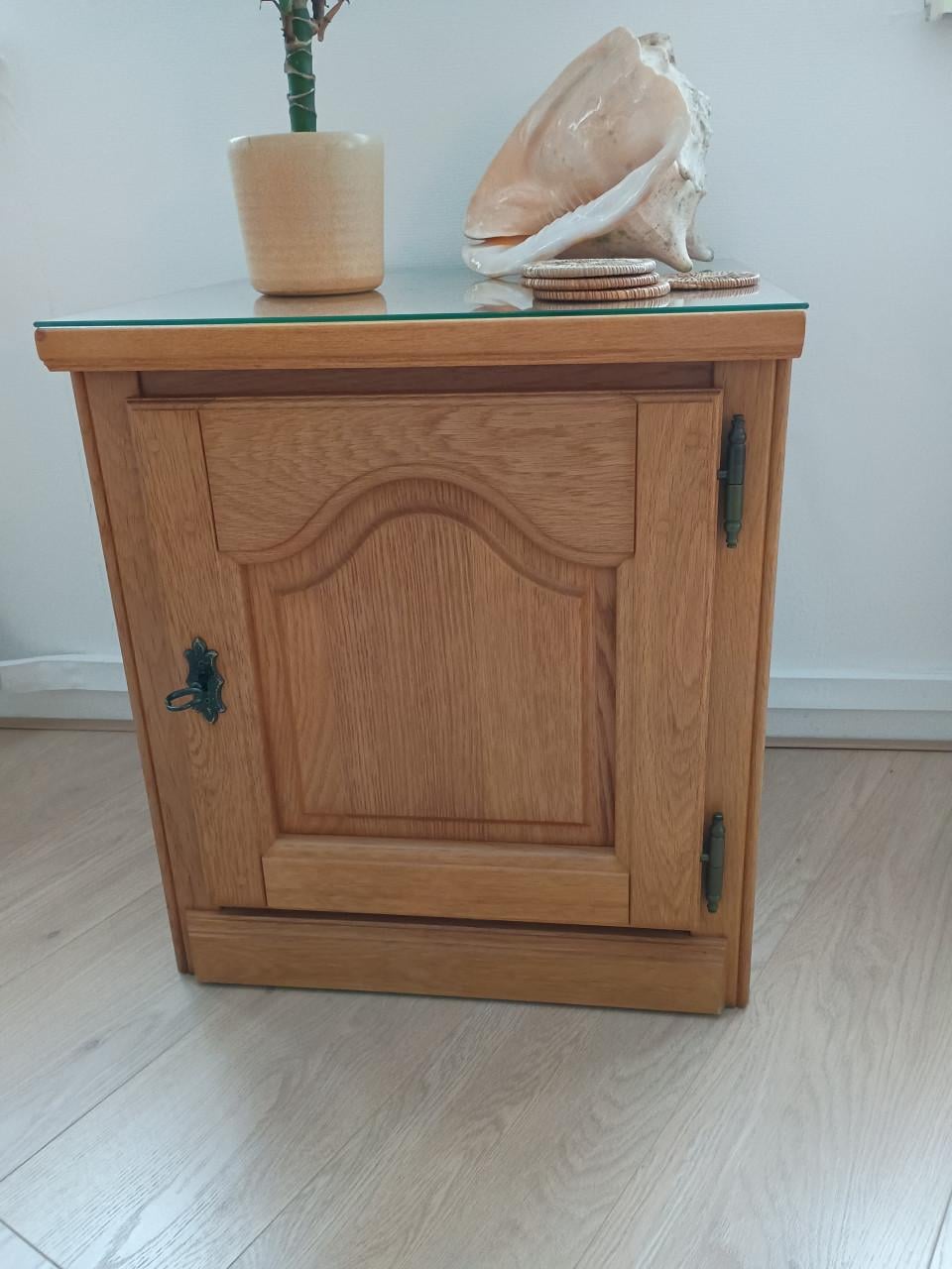 Te koop: licht eikenhouten kastje met 1 deur