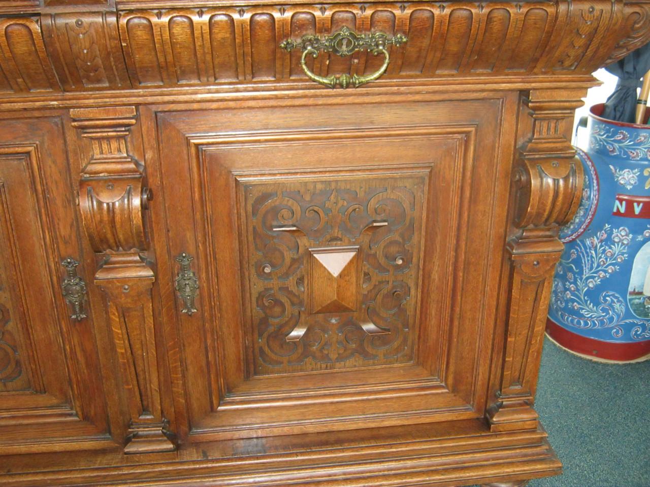 Neo-renaissance buffetkast.  1880-1910.