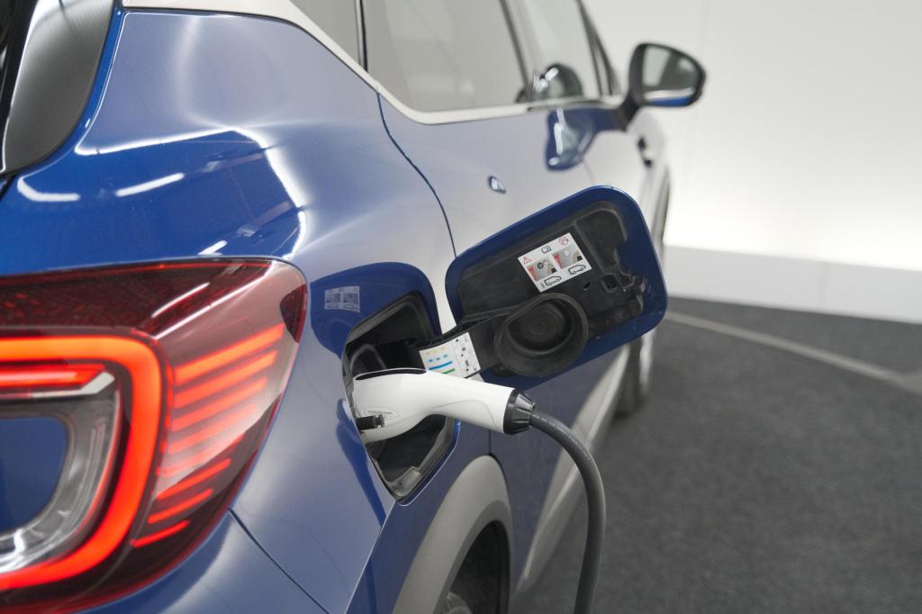 Renault Captur 1.6 e-tech plug-in hybrid 160 intens | camera | 9.3 inch gro