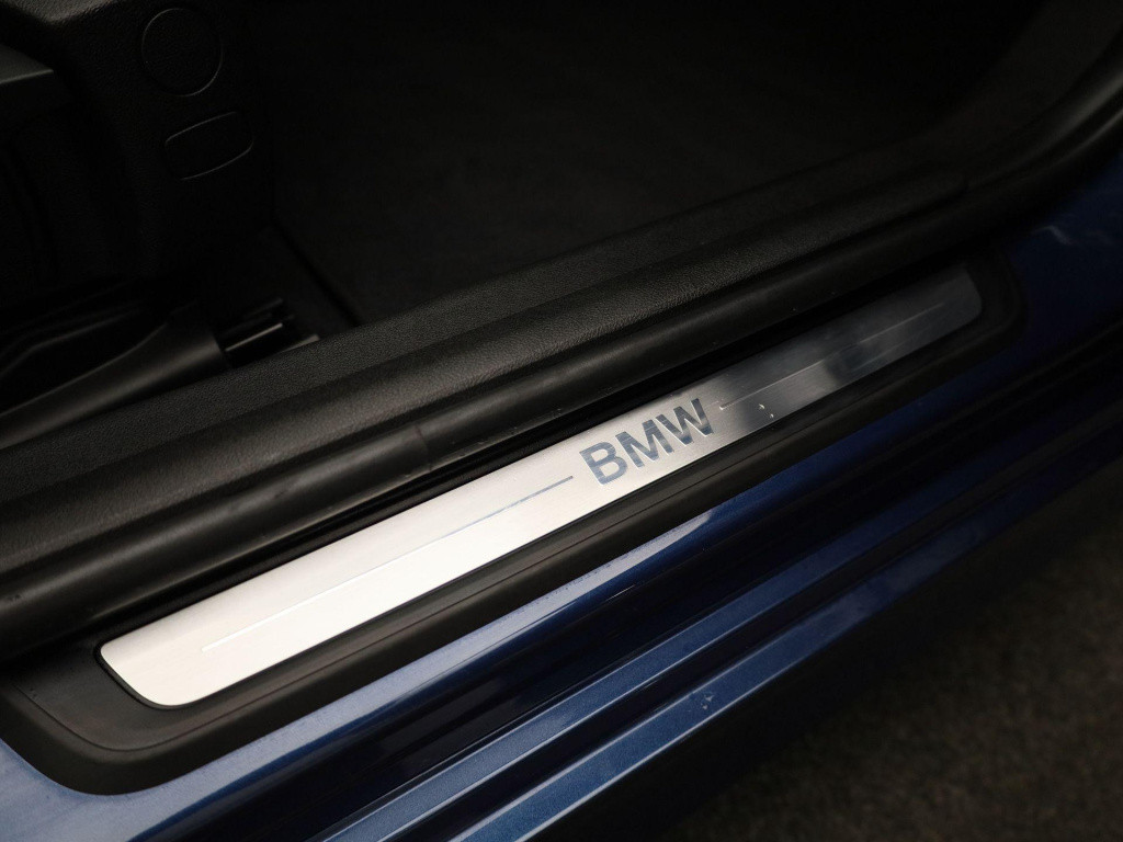 BMW 3-serie 318i business edition | automaat | lmv | half leder | virtual c