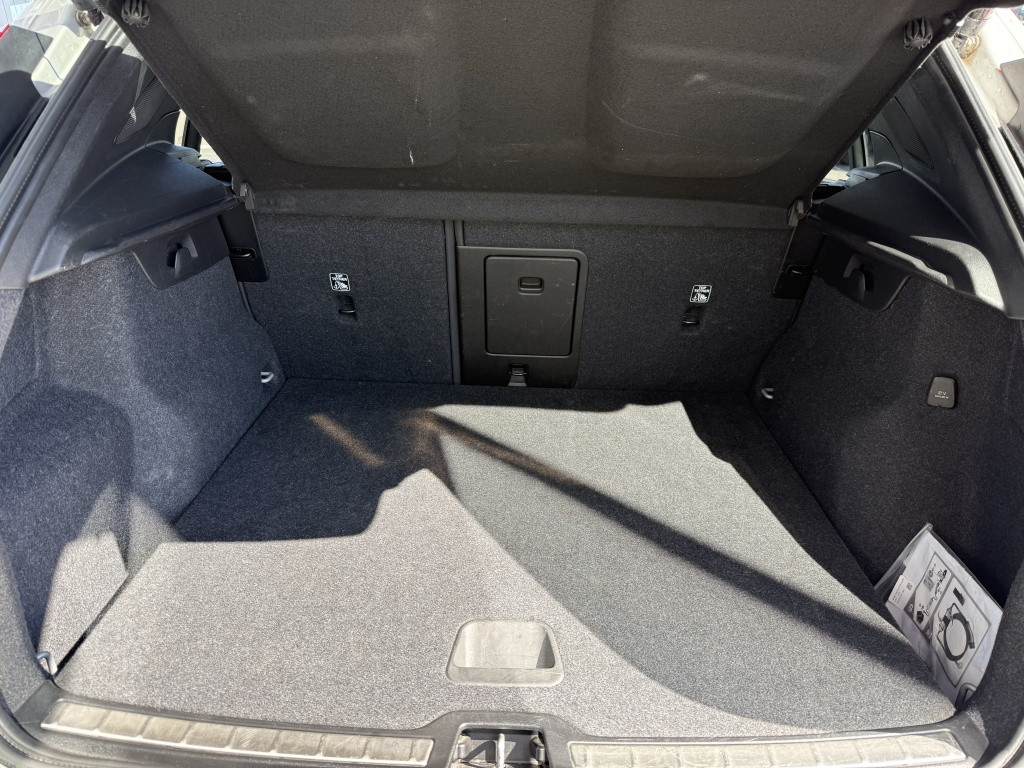 Volvo XC40 t5 262pk recharge ultimate bright| panodak| adap.cruise| trekhaa