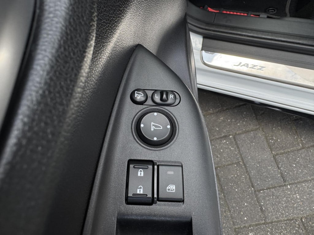 Honda Jazz 1.3 i-vtec elegance automaat | navigatie | camera | stoelverwarm