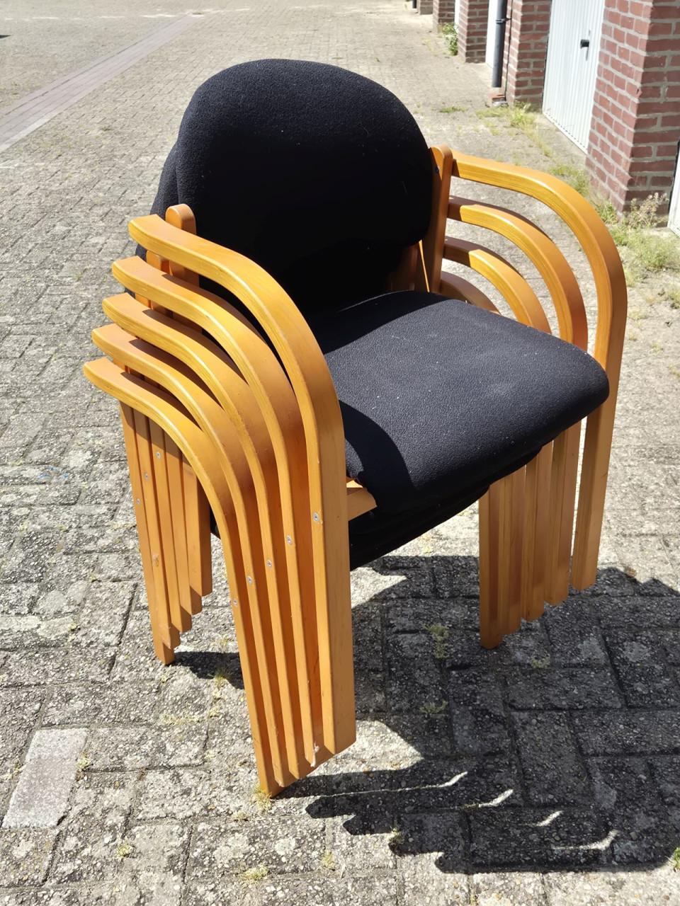 Vijf eetkamerstoelen