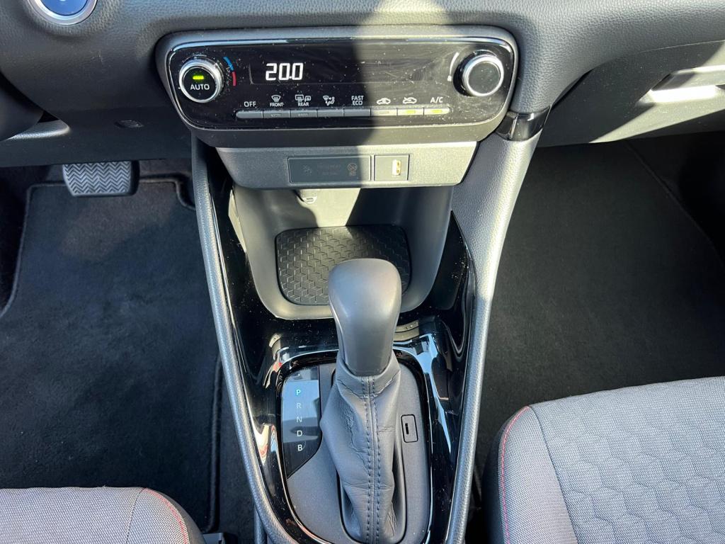 Toyota Yaris 1.5 hybrid tokyo spirit | navi | cruise | climate