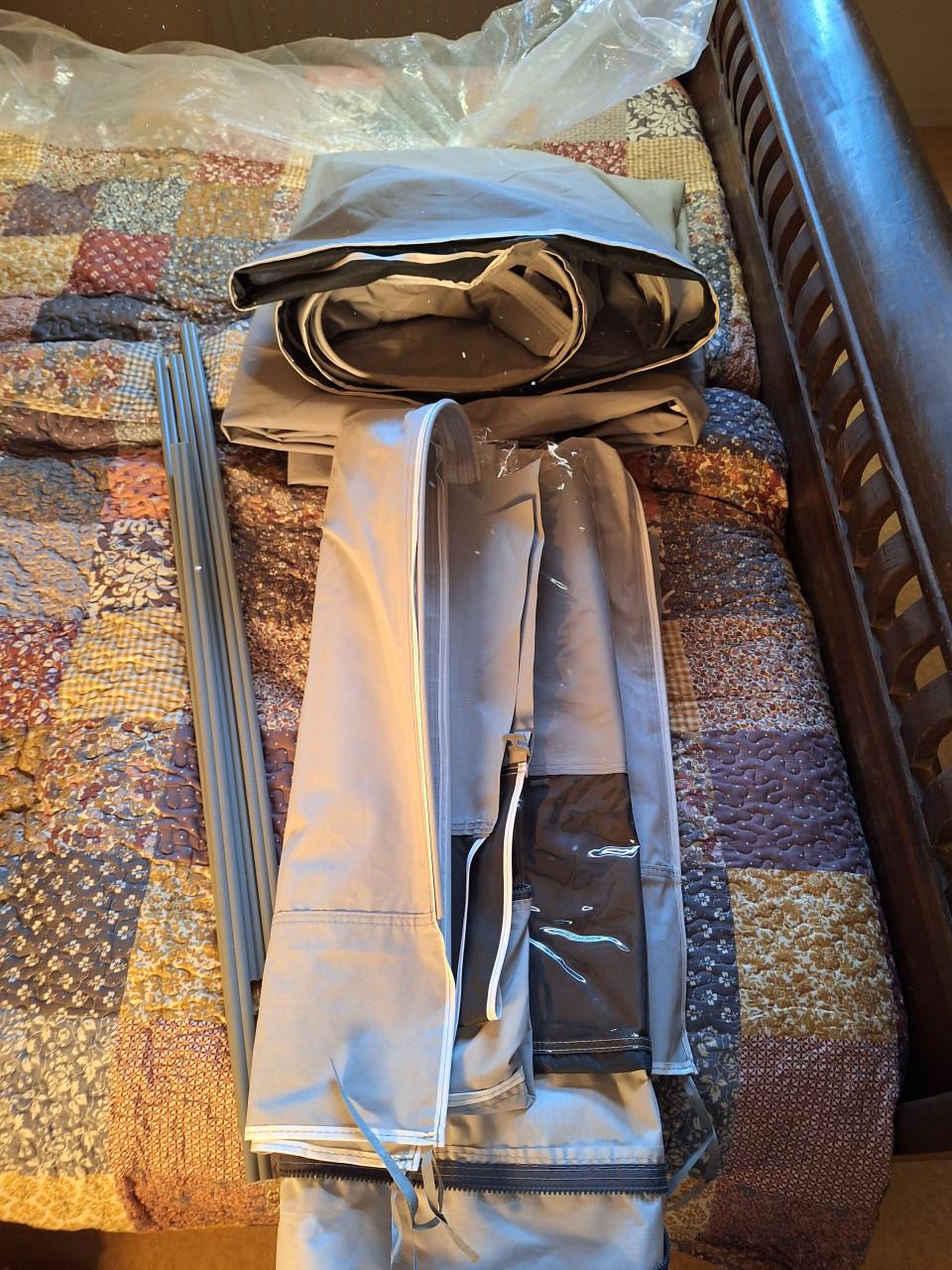 Caravan luifel met zijwanden.