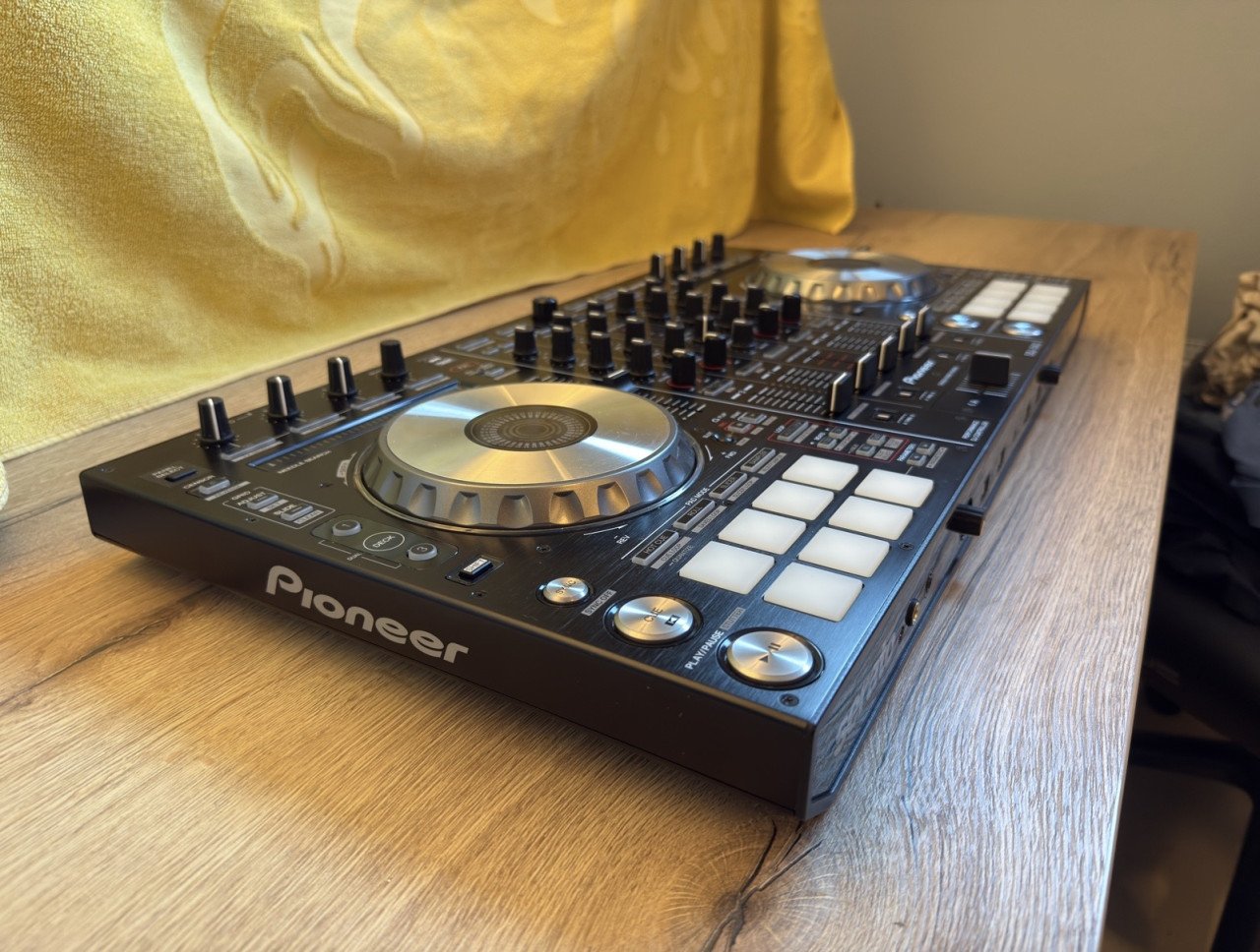 Pioneer DDJ-SX2 DJ Controller