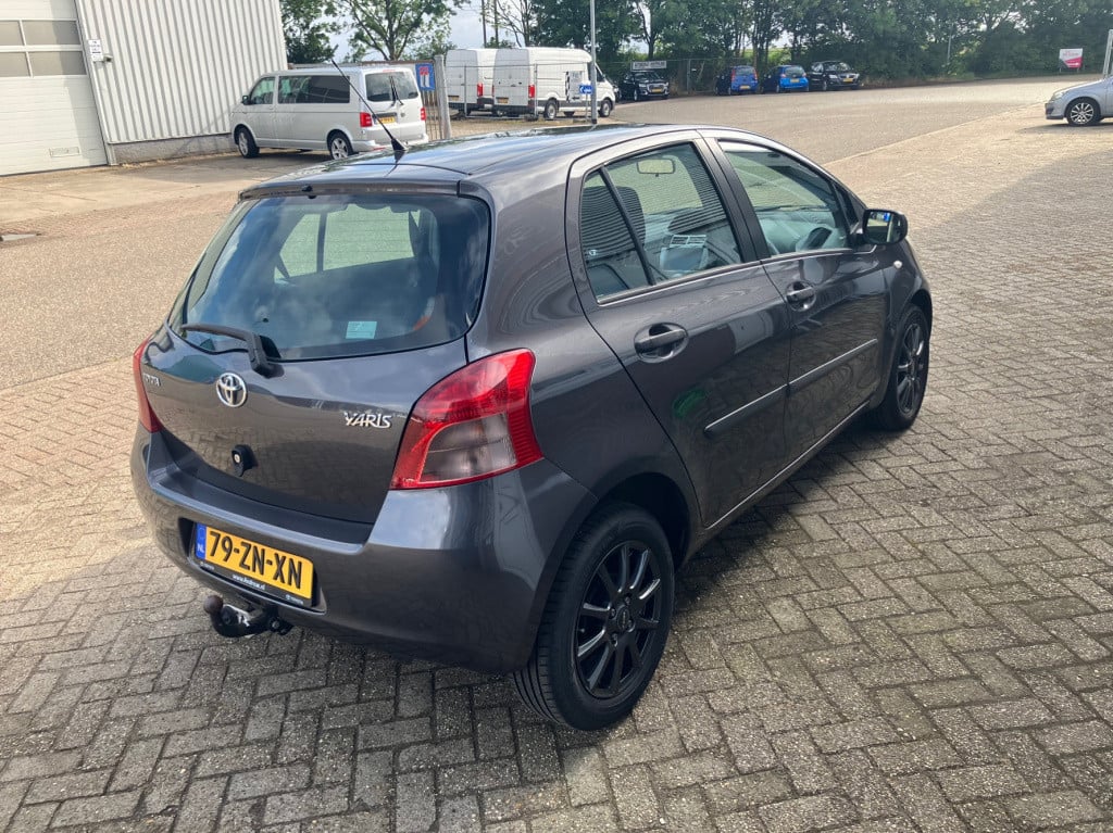 Toyota Yaris 1.3 vvti terra car-play