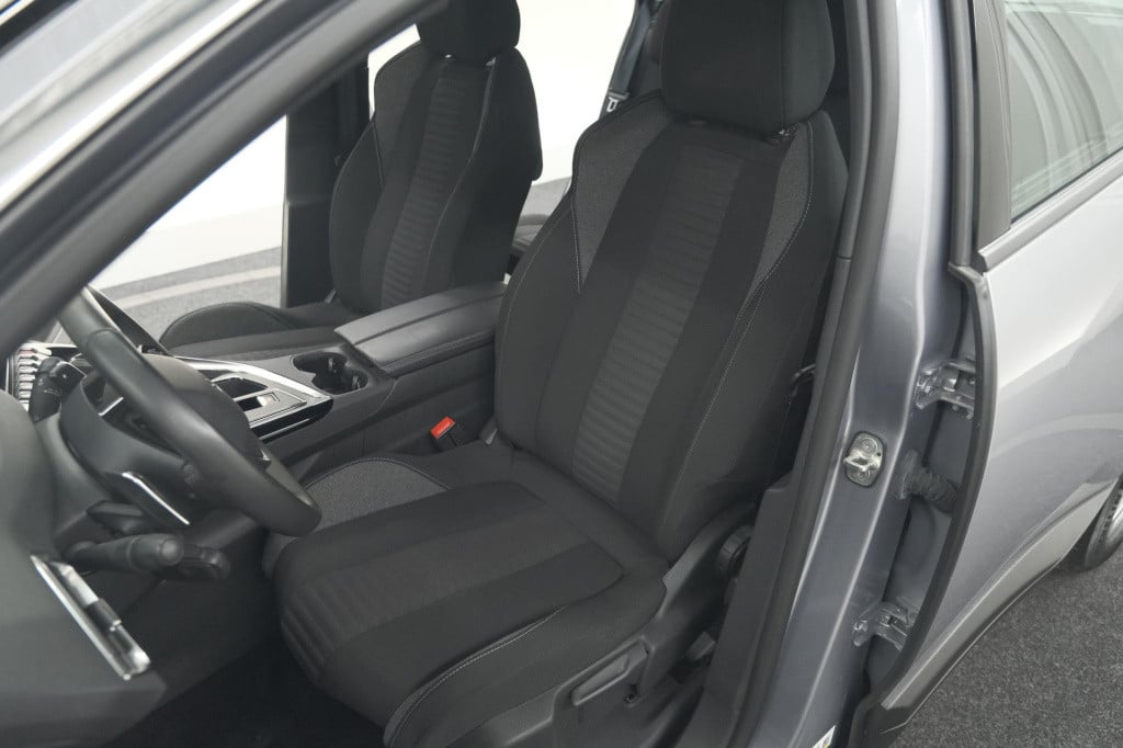 Peugeot 5008 puretech 130 eat8 active pack | 7 zitplaatsen | camera | apple