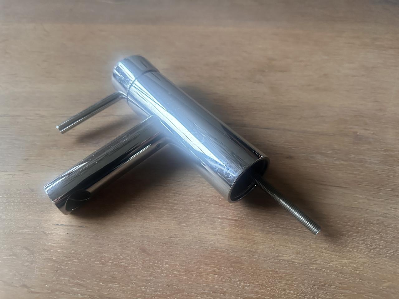 Wastafel kraan 2 stuks en  douche kraan alles nieuw