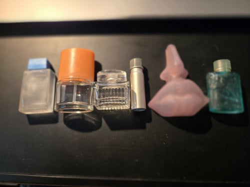 Miniflesjes eau de toilette 6x  Leeg of deels gebruikt.