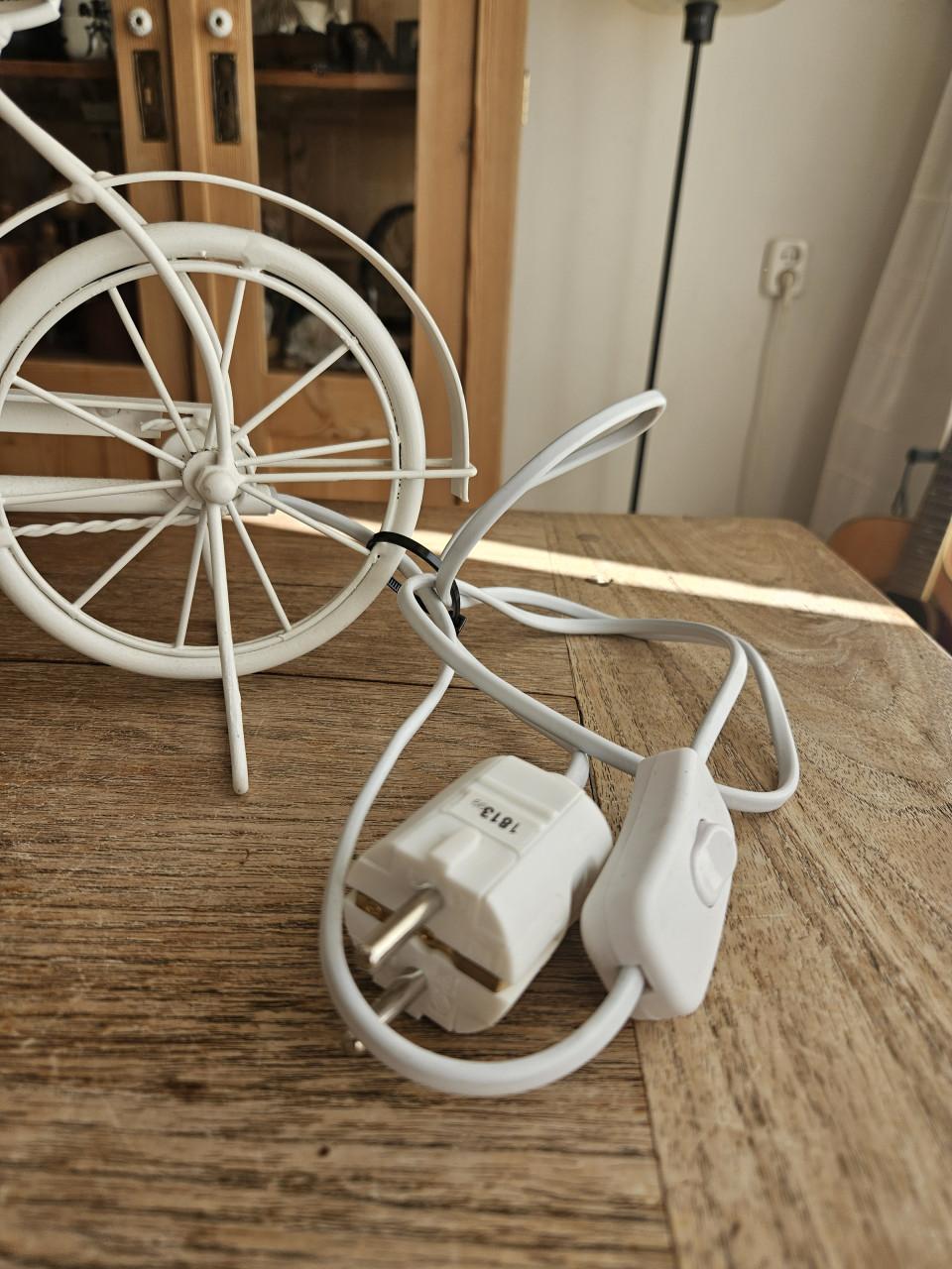 Leuke orginele lamp  uitgevoerd in fietsvorm, fietslamp