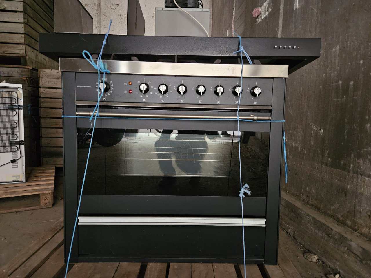 Te koop gasfornuis met oven en afzuigkap