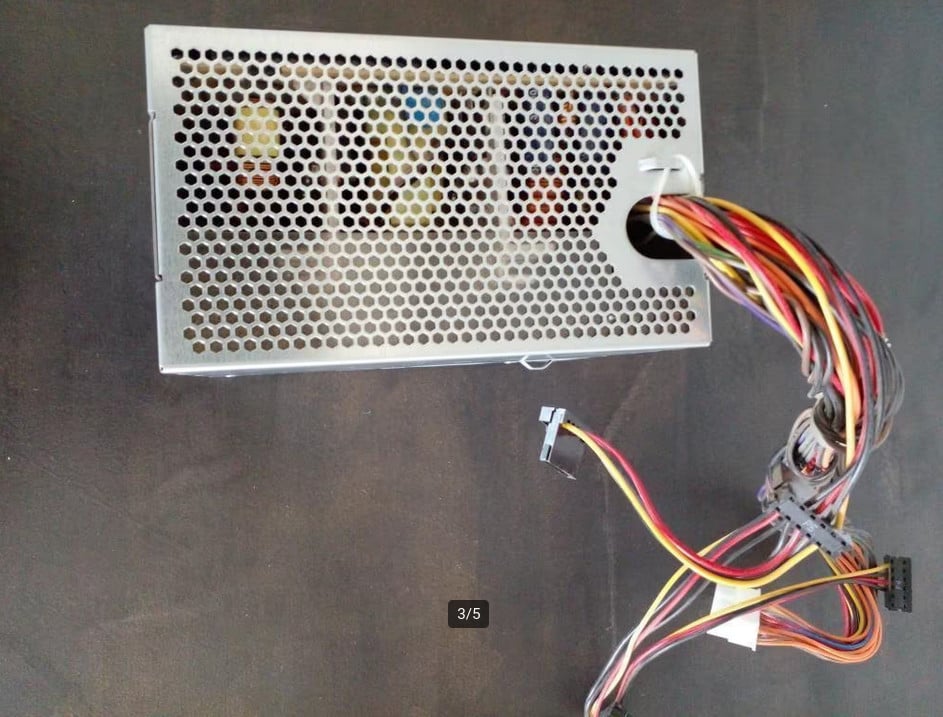 2 x 300w interne voeding + sata aansluitingen