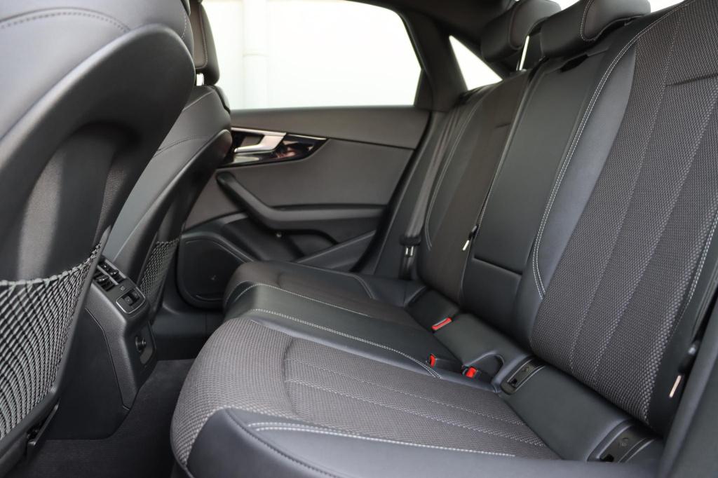 Audi A4 limousine 40 tfsi s edition 204pk s tronic