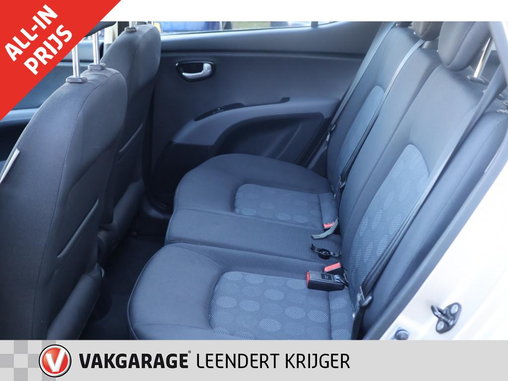 Hyundai I 10 1.1 dynamic automaat/1 jaar apk