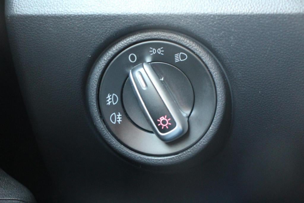 Volkswagen UP! 1.0 black-edition - panoramadak - leer - leder - cruise cont