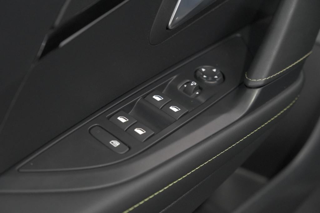 Peugeot 208 1.2 hybrid 145 e-dcs6 gt | alcantara pakket | camera | apple ca