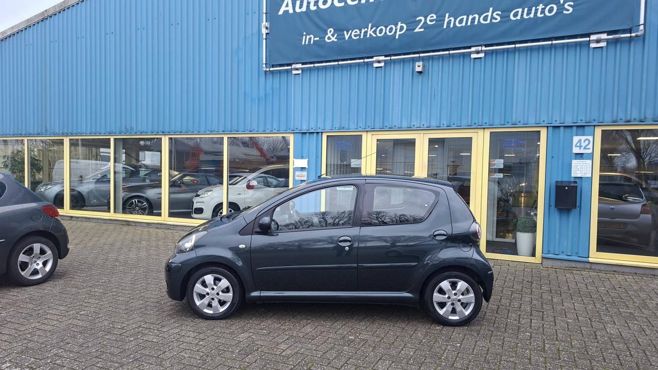 Toyota Aygo 1.0 12v Now 5deurs bj:2011 airco lm-velgen 108.000km nwst !!!!