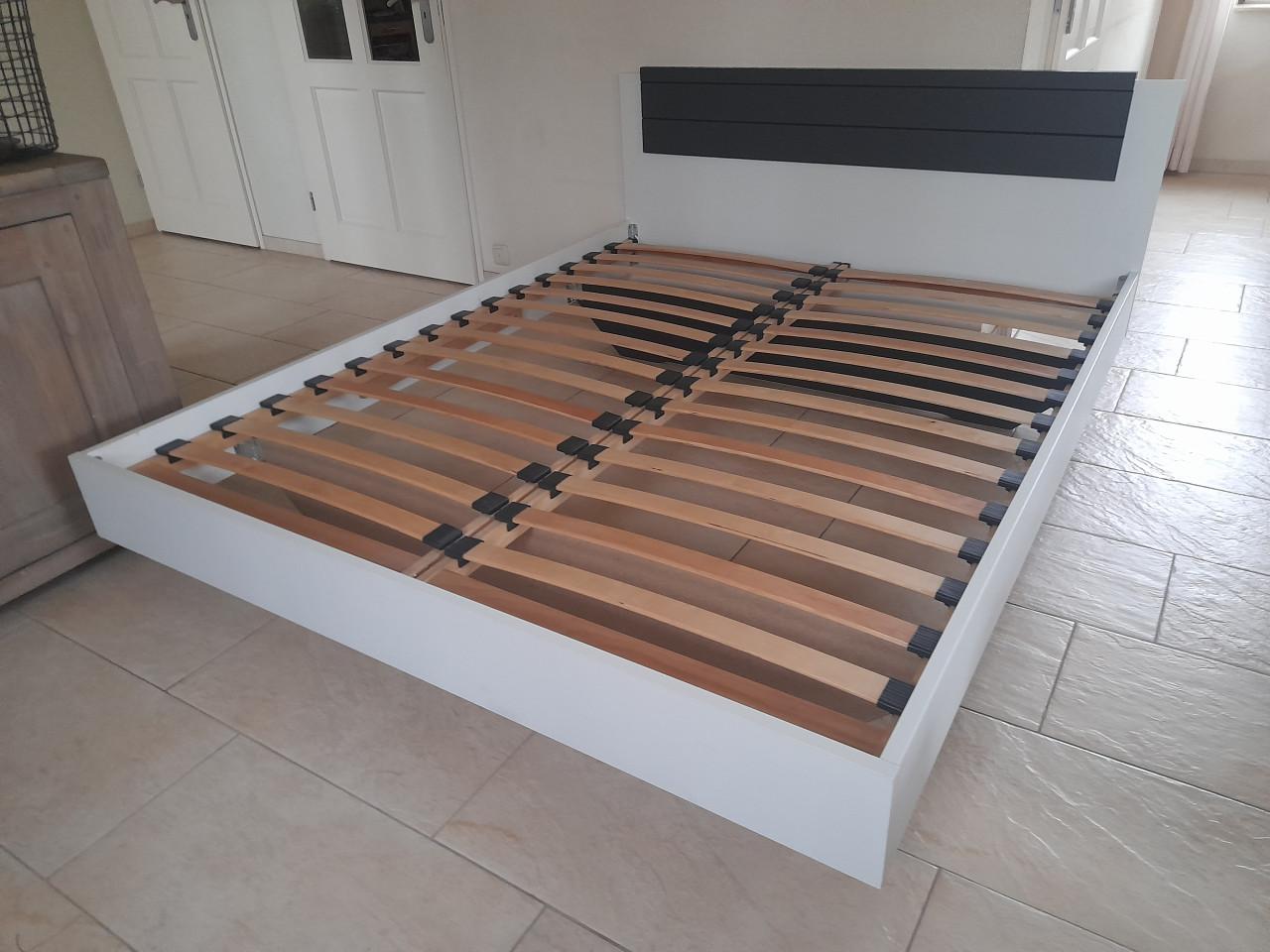 2 Persoons bed 140 x 200 ( in goede staat )