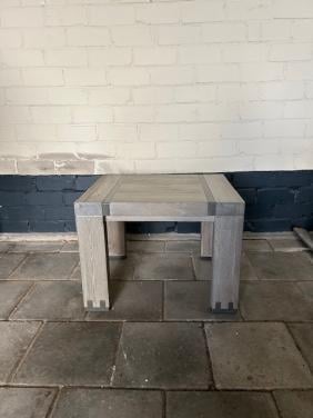 Te koop 2 stuks bijzettafels