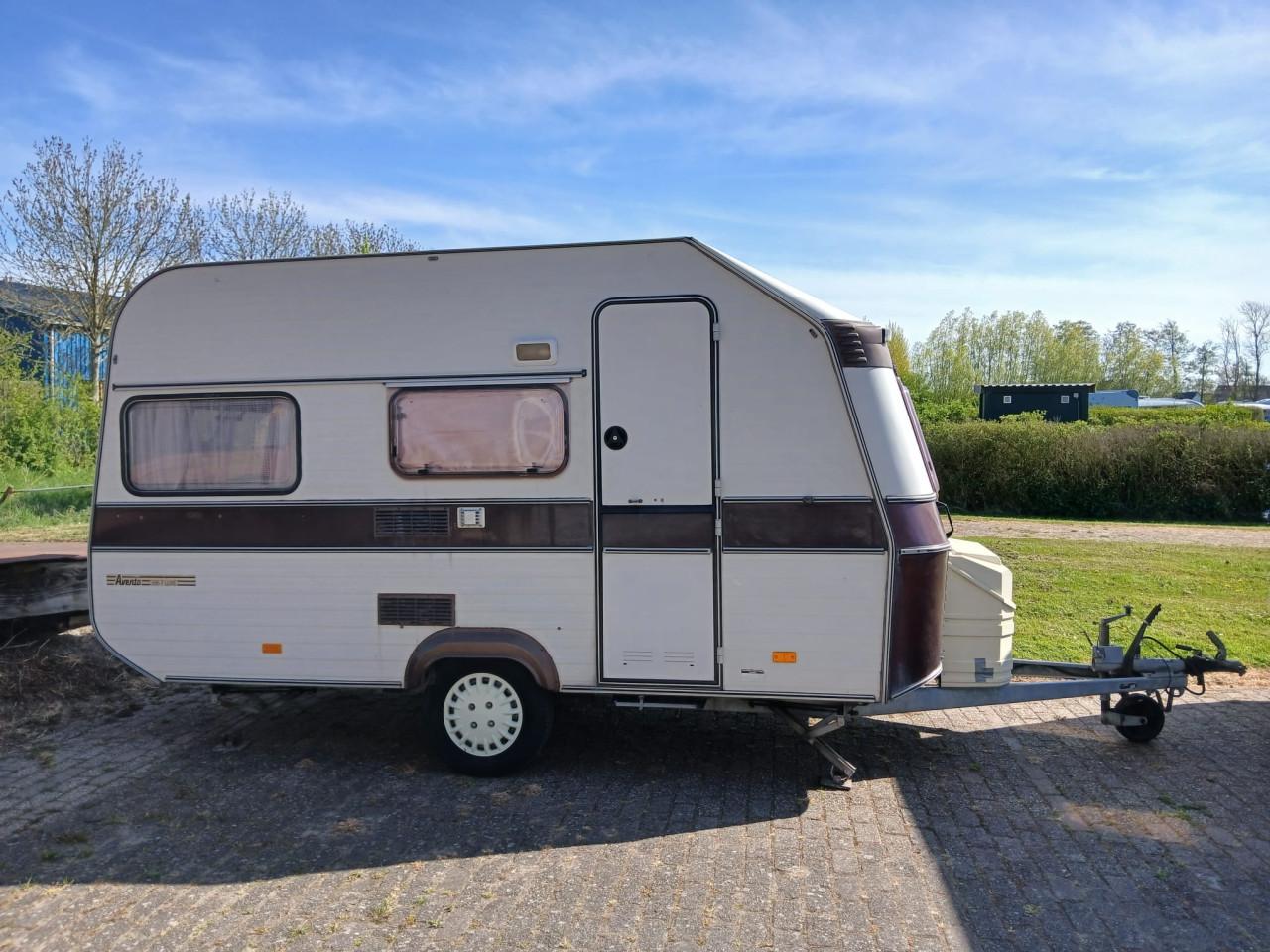 Vintage caravan Avento 395 T Luxe met stapelbed en voortent