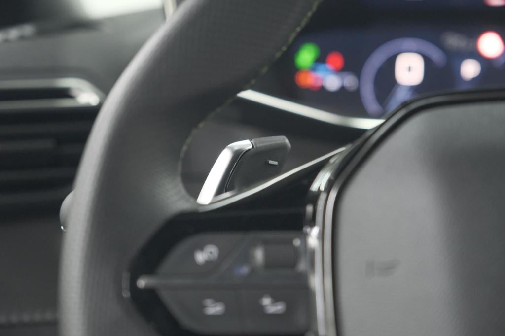 Peugeot 2008 puretech 130 eat8 gt | 360 camera | stoelmassage | adaptieve c