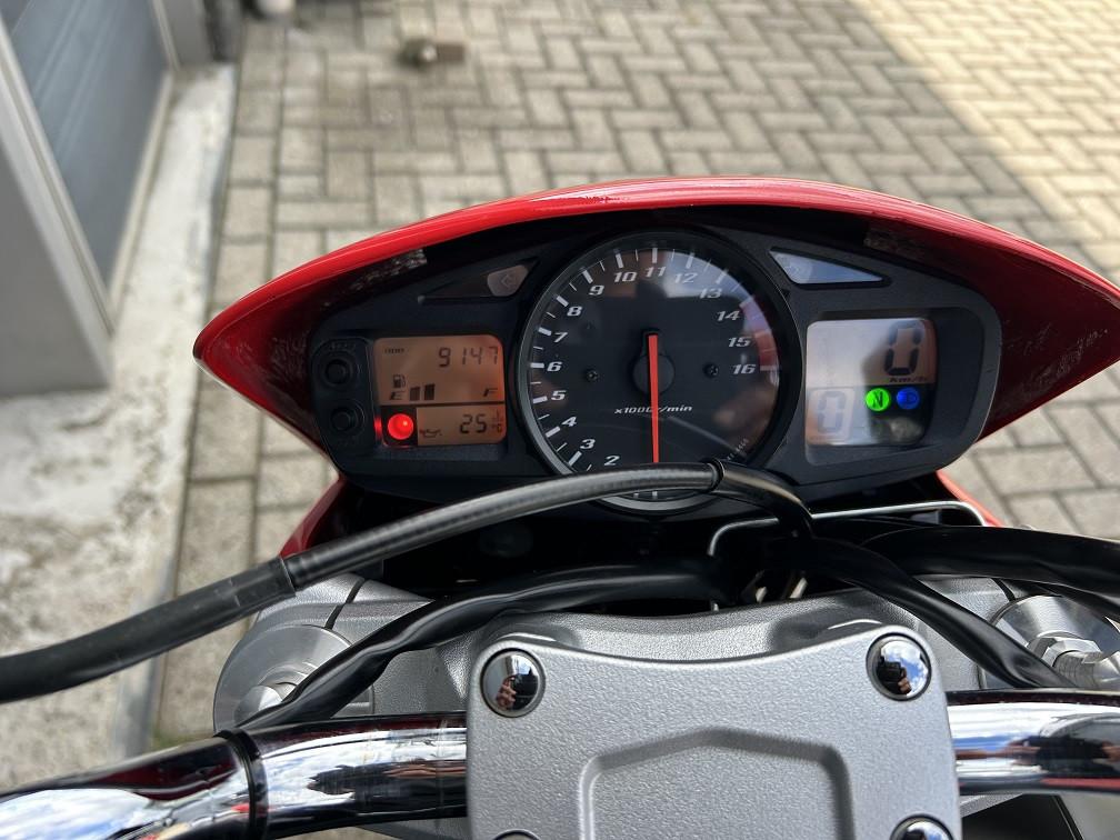Suzuki GSR600 uit 2010 met slechts 9147 km!!, LeoVince/TopBlocks €3650,-