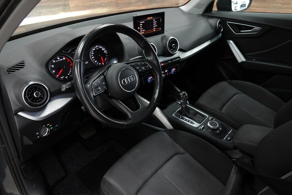 Audi Q2 30 tfsi sport | acc | led | pdc | parkassist |