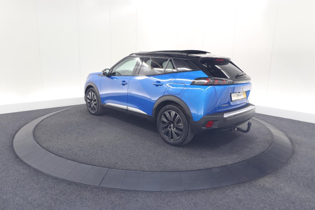 Peugeot E-2008 ev gt 50 kwh | 3 fase | trekhaak | panoramadak | adaptieve c