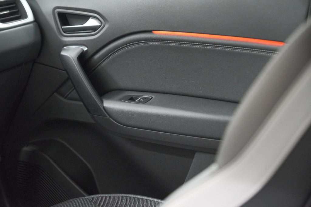 Renault Captur mild hybrid 140 edc techno | camera | 9.3 inch scherm | appl