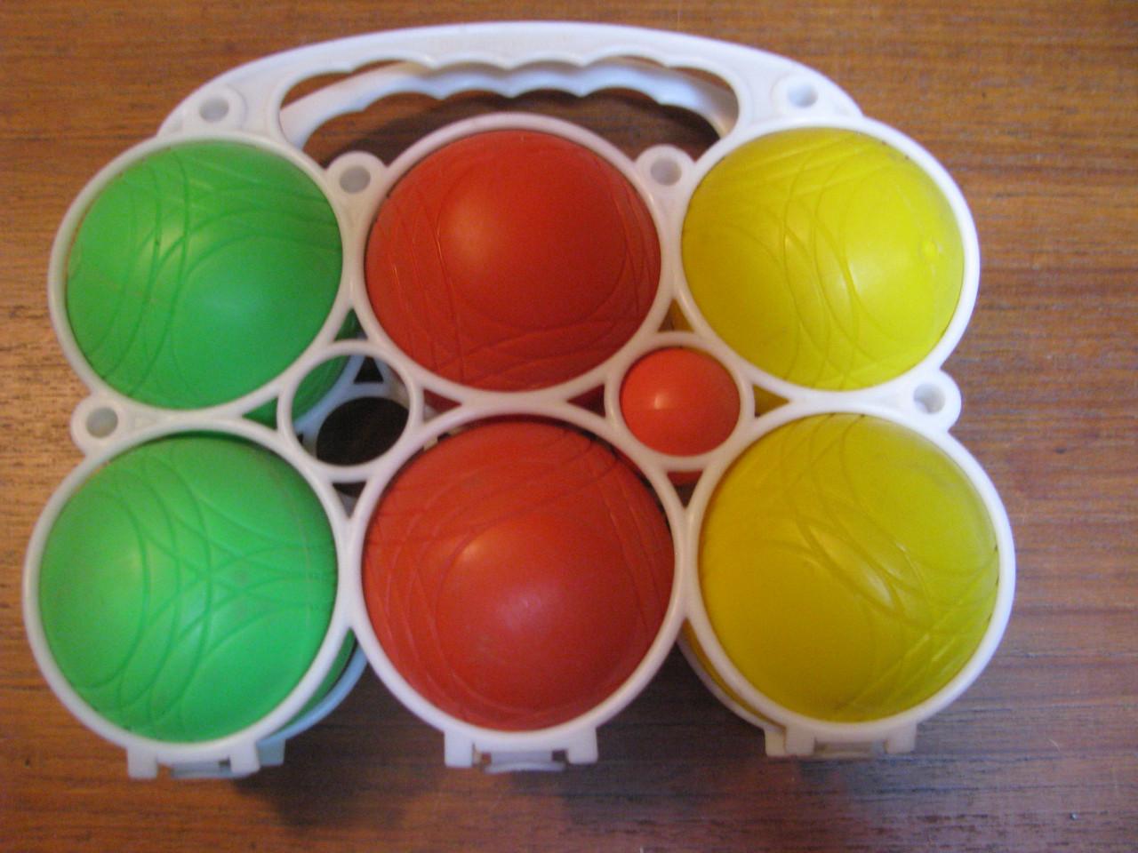 2 bal spelen.