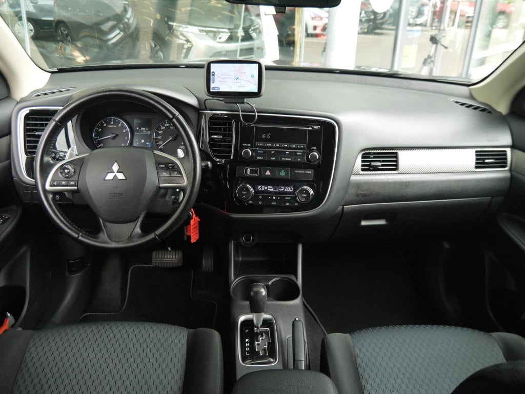 Mitsubishi Outlander 2.0 intense|trekhaak|rijklaar