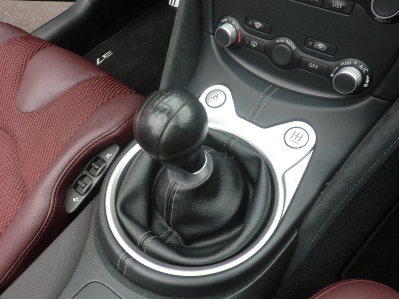 Nissan 370Z  cabrio  11-2011   43500km   Nieuwstaat