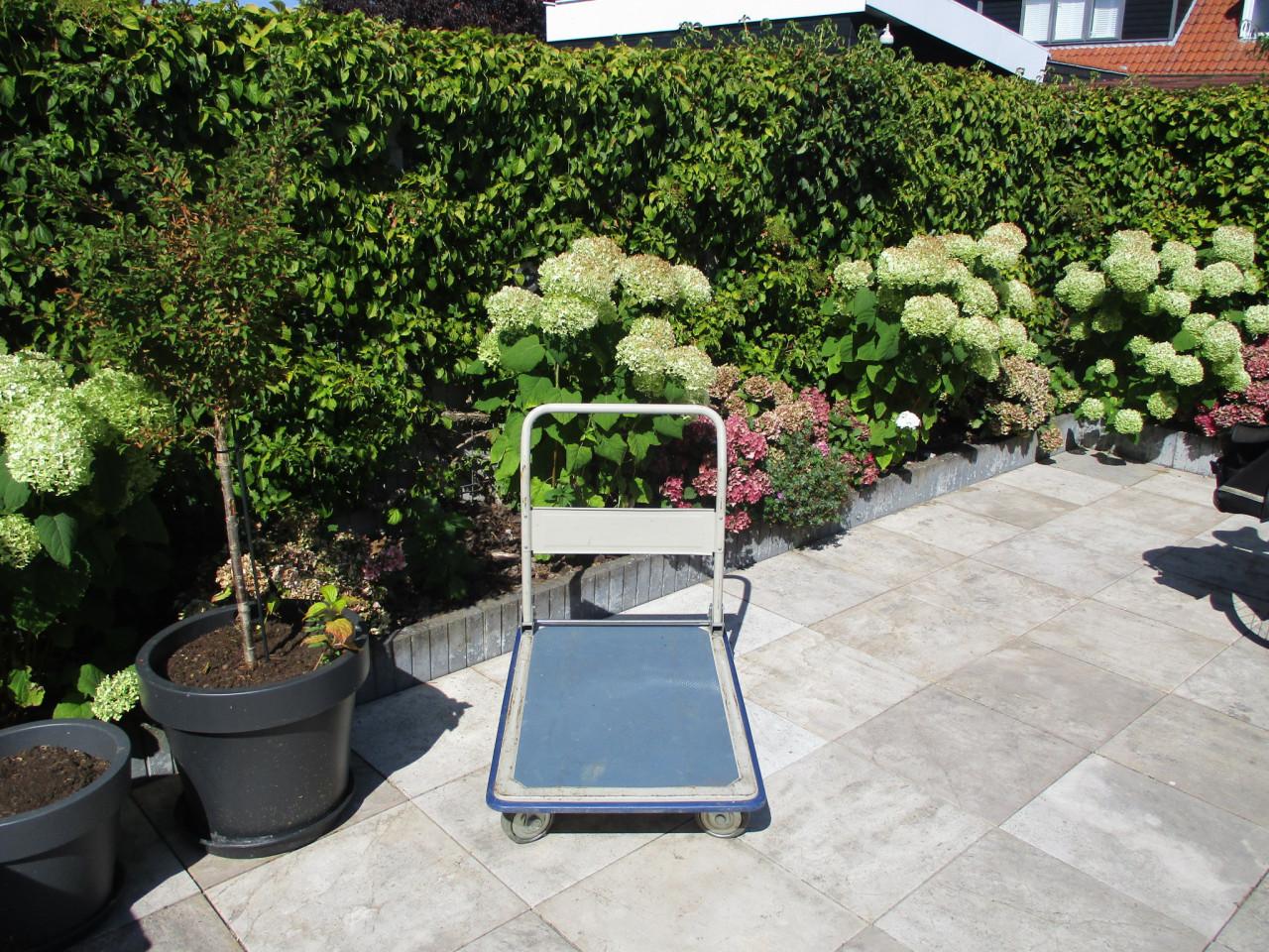 Zgan  magazijn / plateauwagen met een draagvermogen van 300 kg