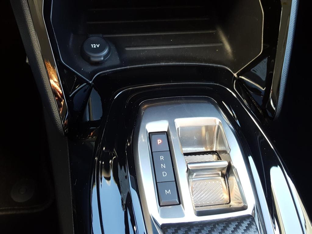 Peugeot 208 allure 1.2 mild-hybride 100pk automaat (e-dcs6) navigatie met a