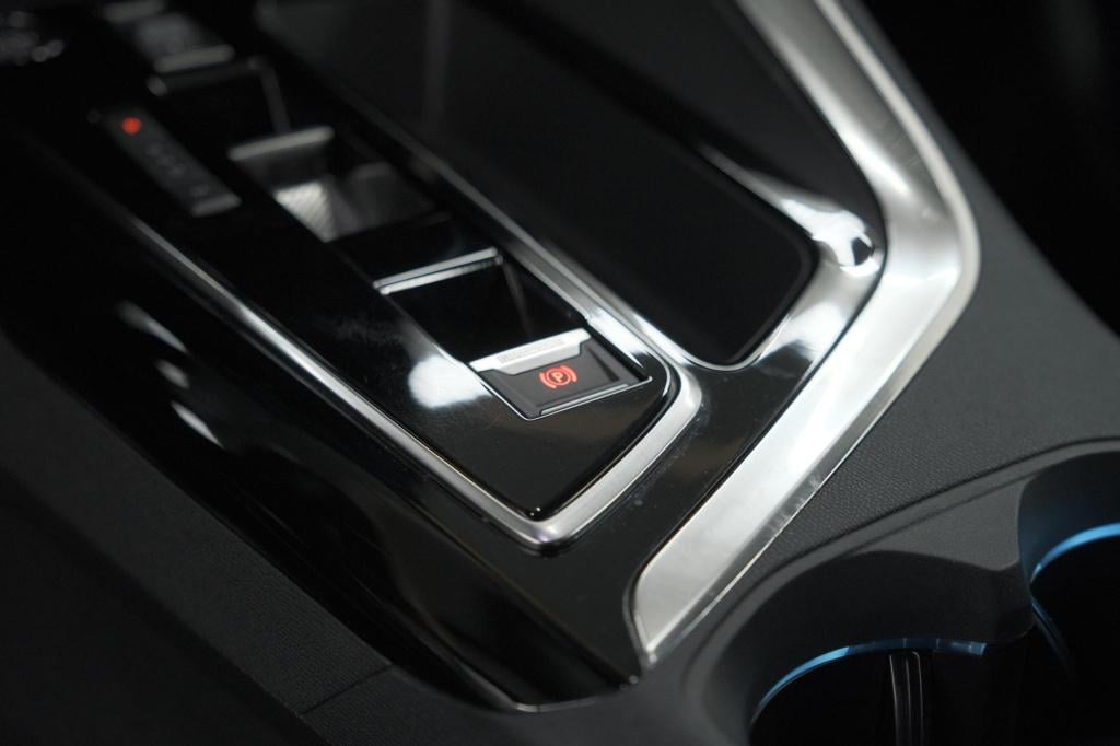 Peugeot 3008 puretech 130 eat8 gt | dodehoekdetectie | adaptieve cruise con