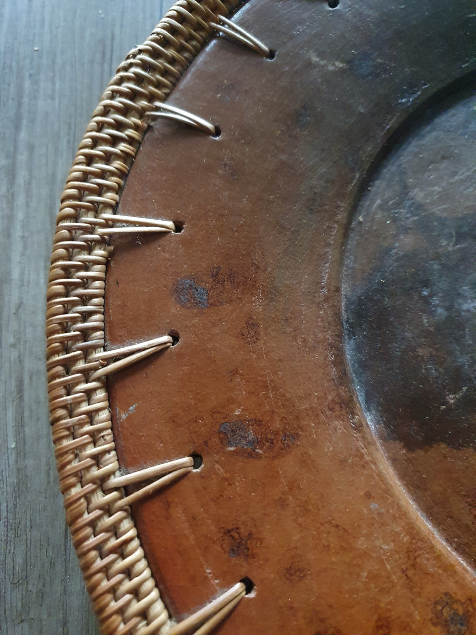 Heel mooi antiek design bord, afkomst spanje, in leuke originele staat....