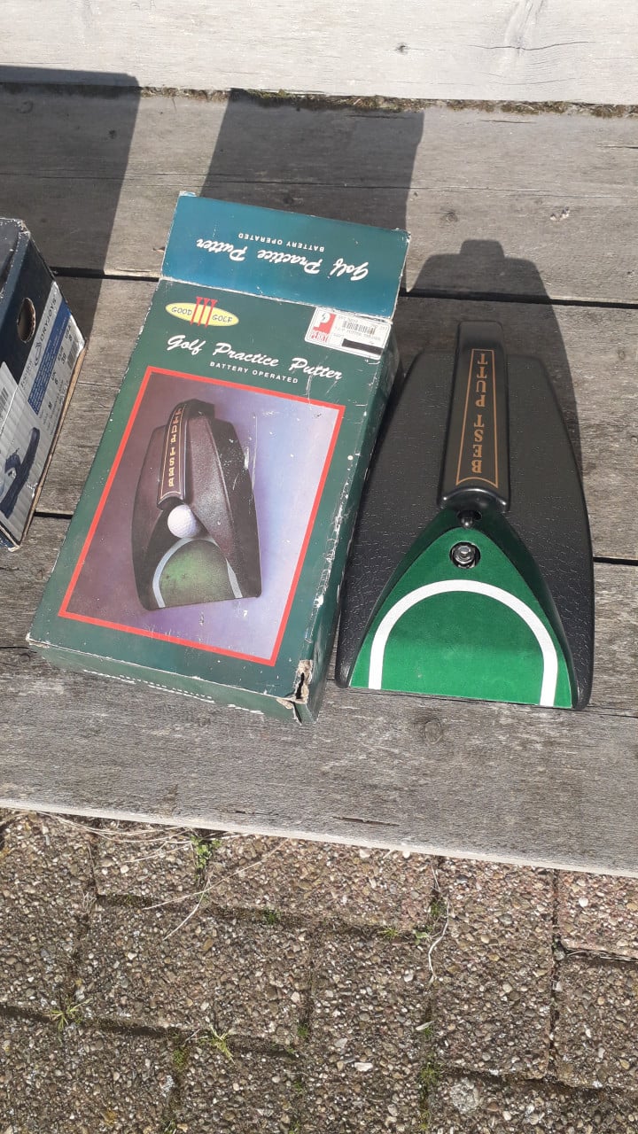 Mega sale: verschillende golfsets, golfschoenen en accessoires